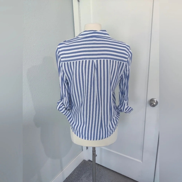 Beach lunch Launch Button Down Striped Top - Picture 2 of 9